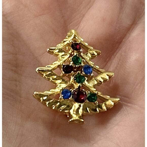 Vintage Christmas Tree Brooch Gold Tone Multicolor Rhinestone Holiday Pin - Picture 3 of 4